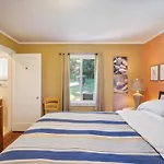 Charming Pet Friendly Coastal Getaway Home
