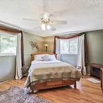 Charming Pet Friendly Coastal Getaway Home