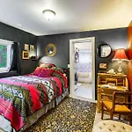 Fort Bragg Secret Garden Cabin With Hot Tub, Views