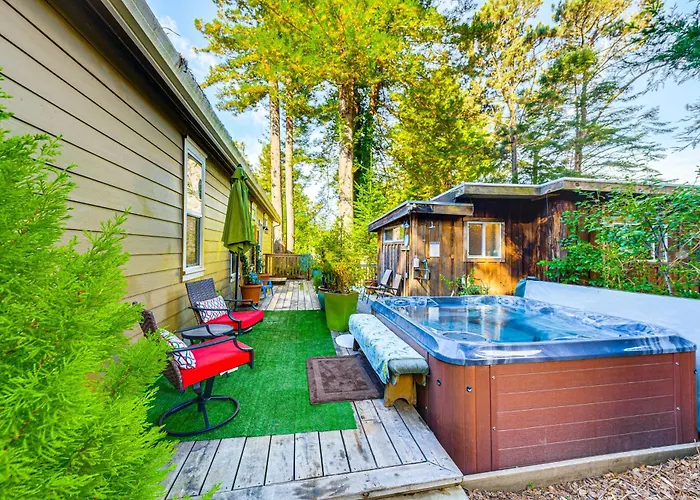 Fort Bragg Secret Garden Cabin With Hot Tub, Views