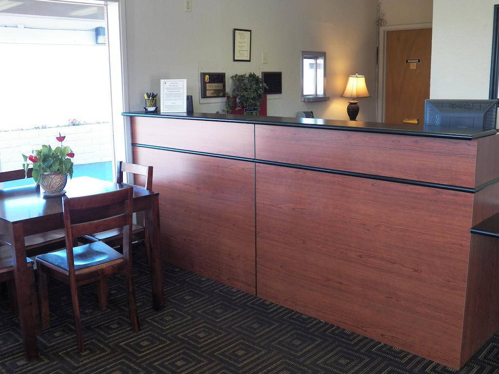 Super 8 By Wyndham Bragg Fort Bragg