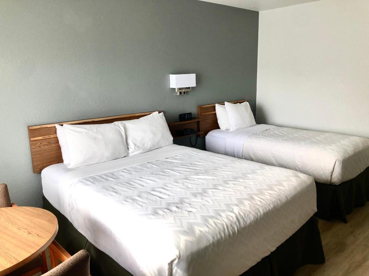 Super 8 By Wyndham Bragg Motel Fort Bragg
