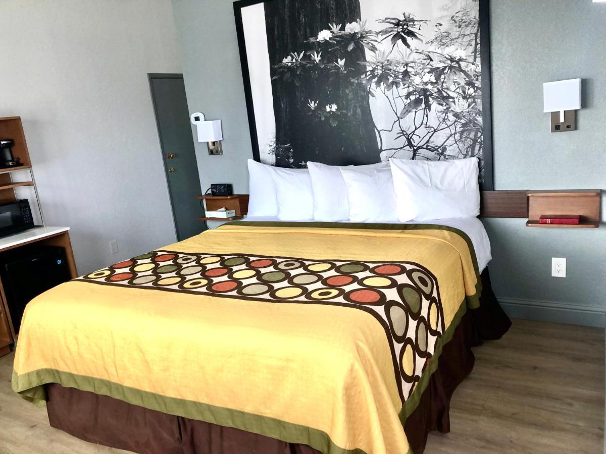 Super 8 By Wyndham Bragg Motel 2*