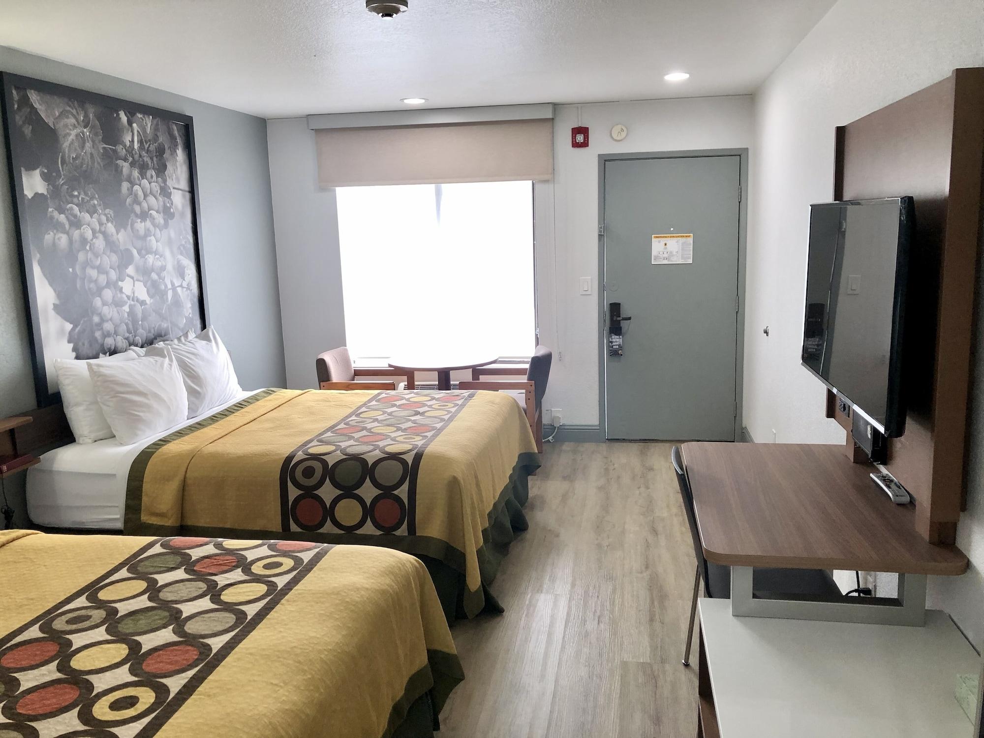 Super 8 By Wyndham Bragg
