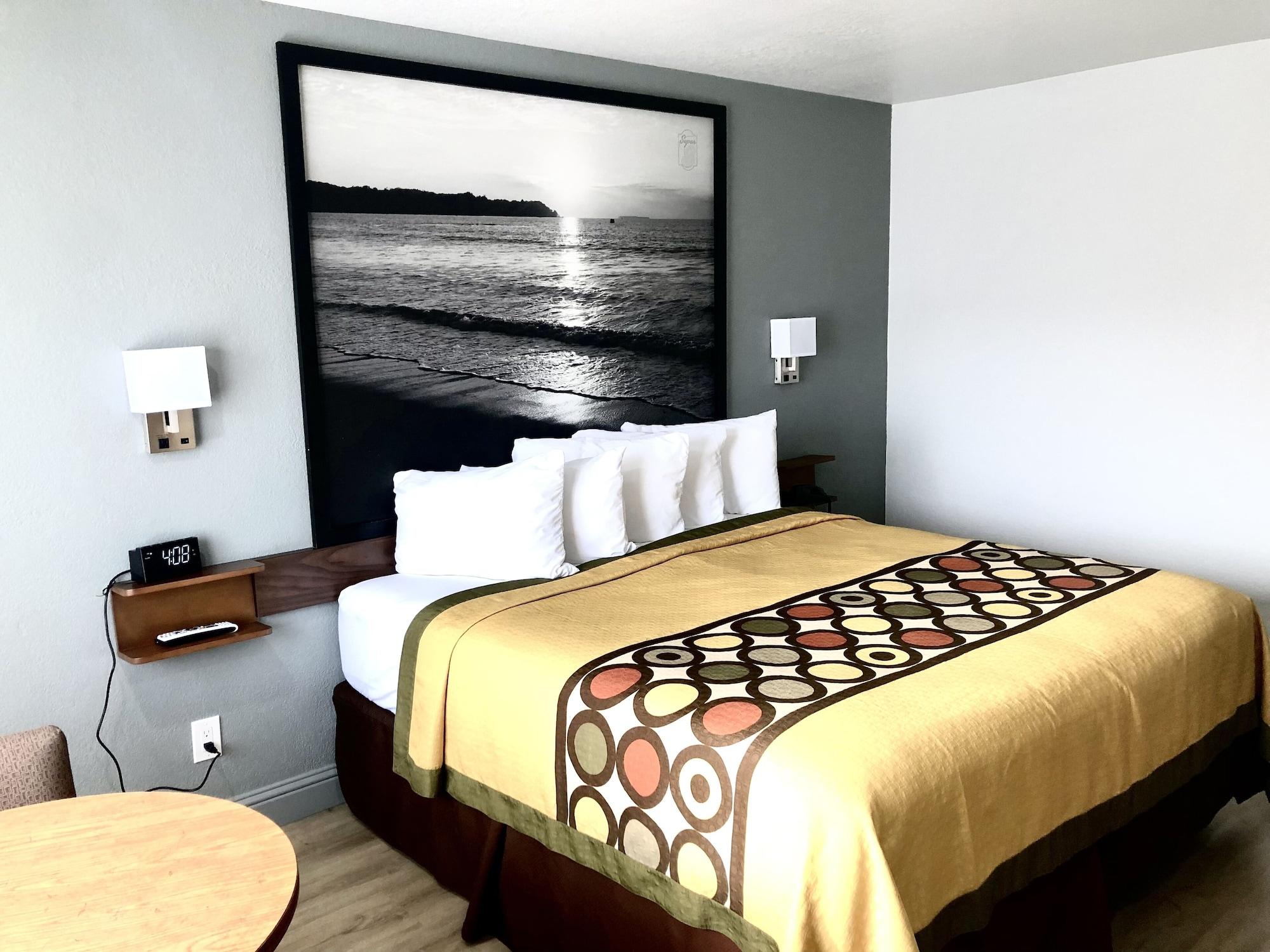 Super 8 By Wyndham Bragg Fort Bragg