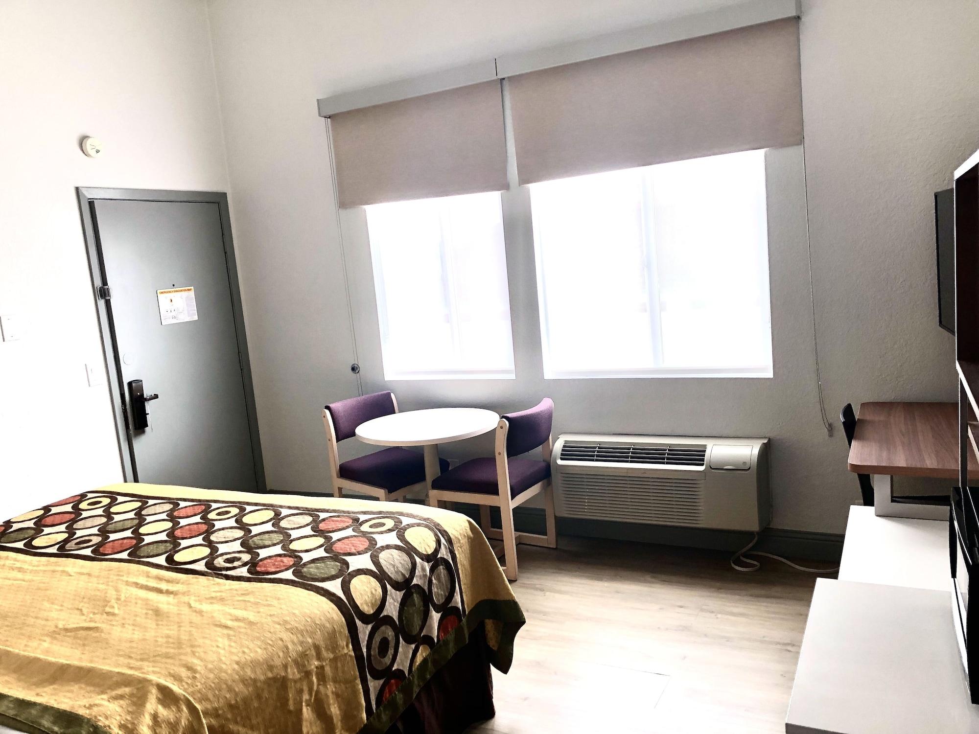 Super 8 By Wyndham Bragg Motel 2*