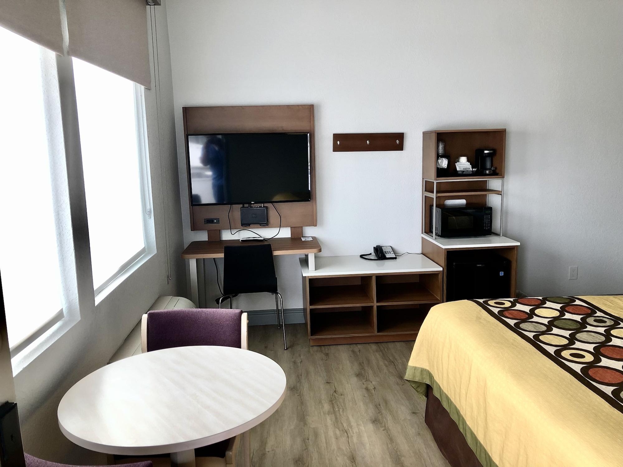 Super 8 By Wyndham Bragg