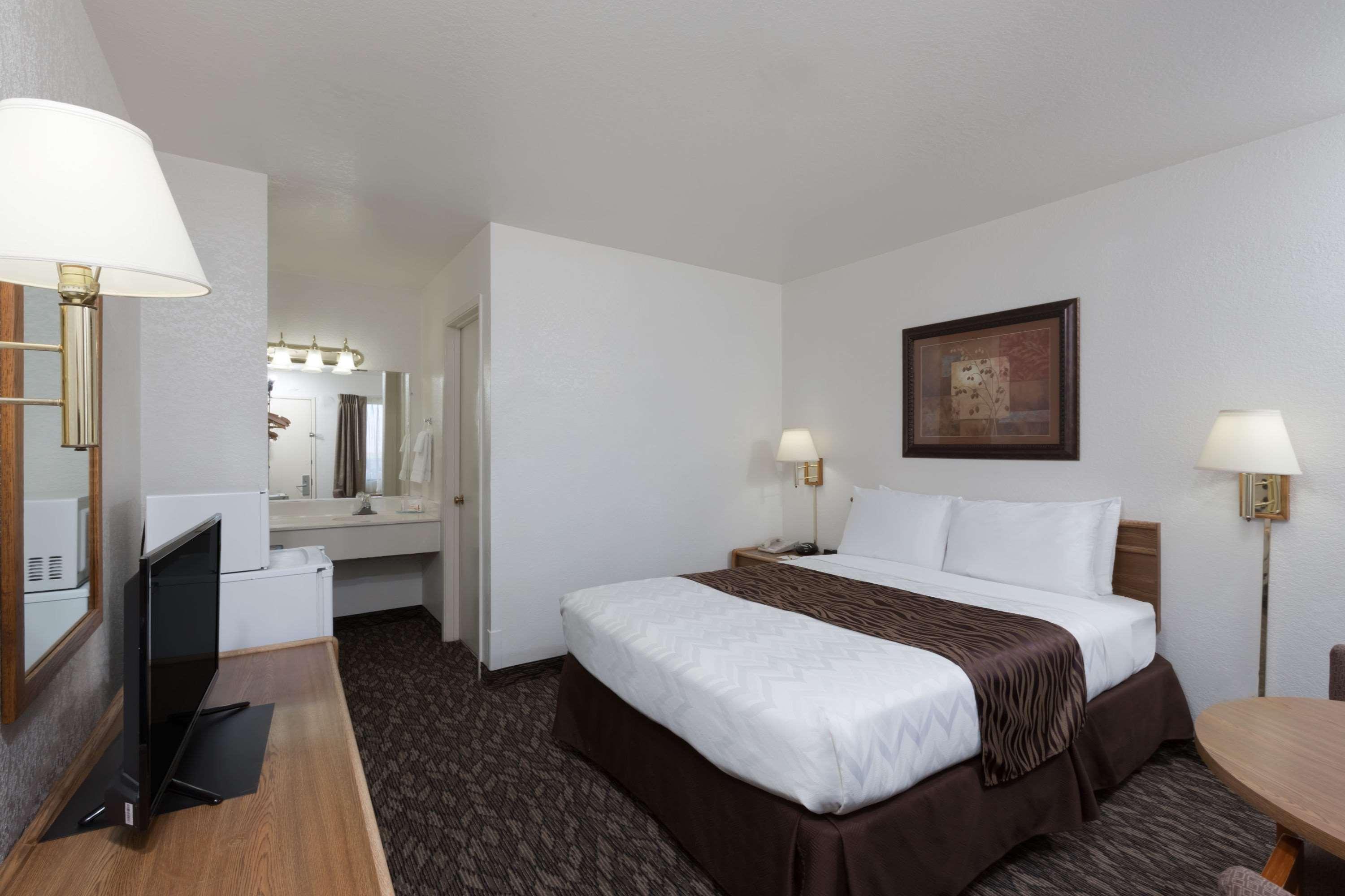 Motel Super 8 By Wyndham Bragg 2*