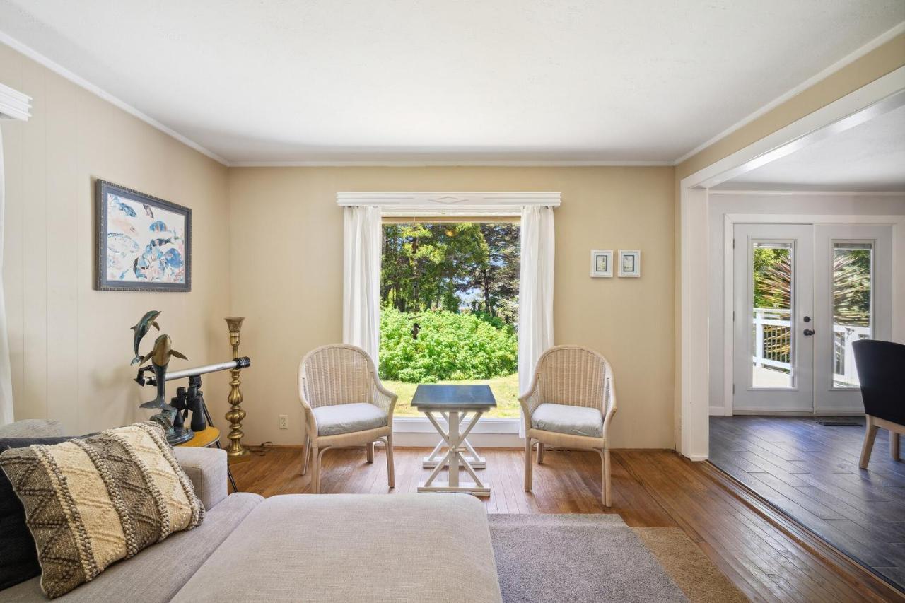 Charming Pet Friendly Coastal Getaway