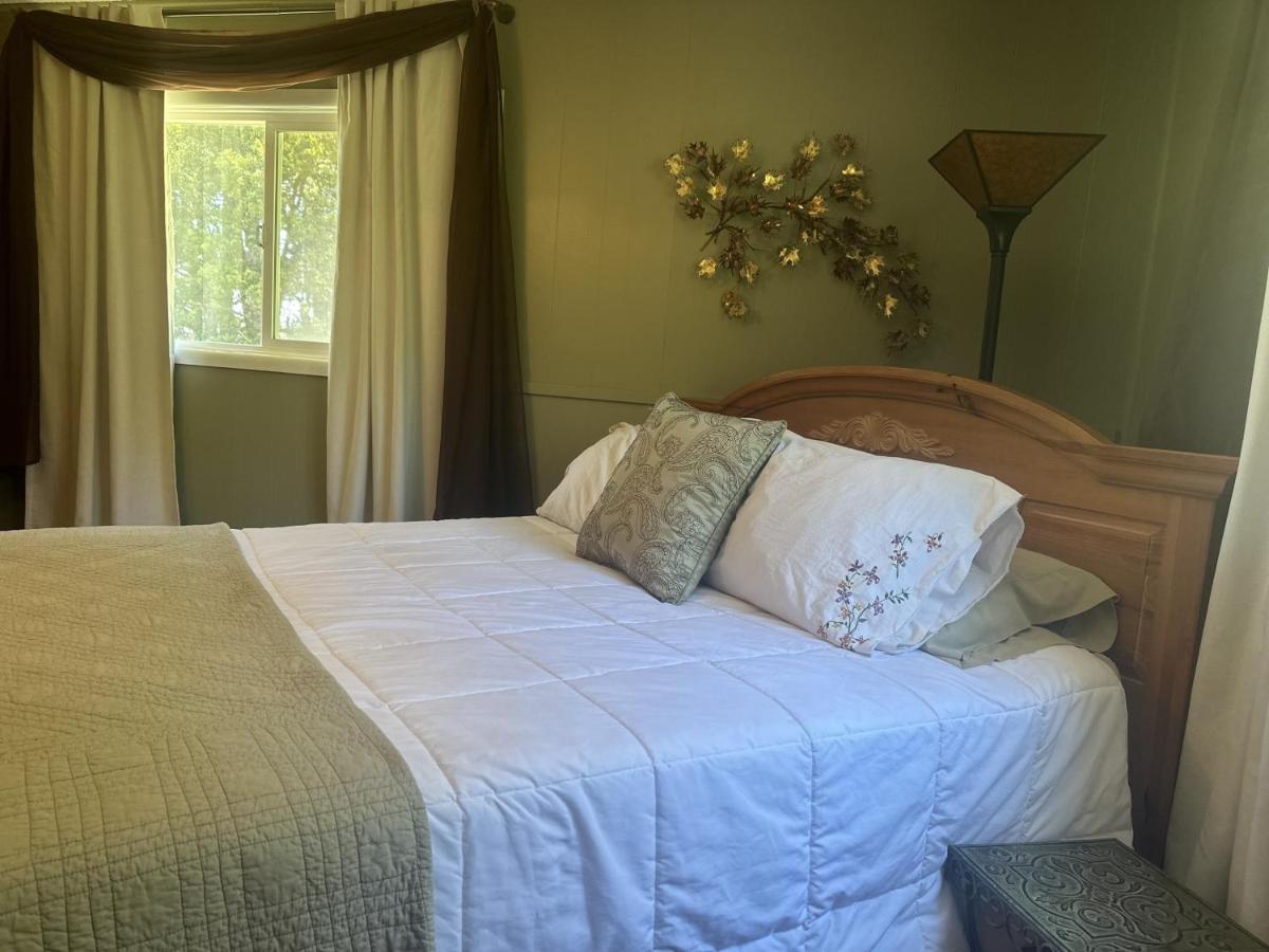 Charming Pet Friendly Coastal Getaway