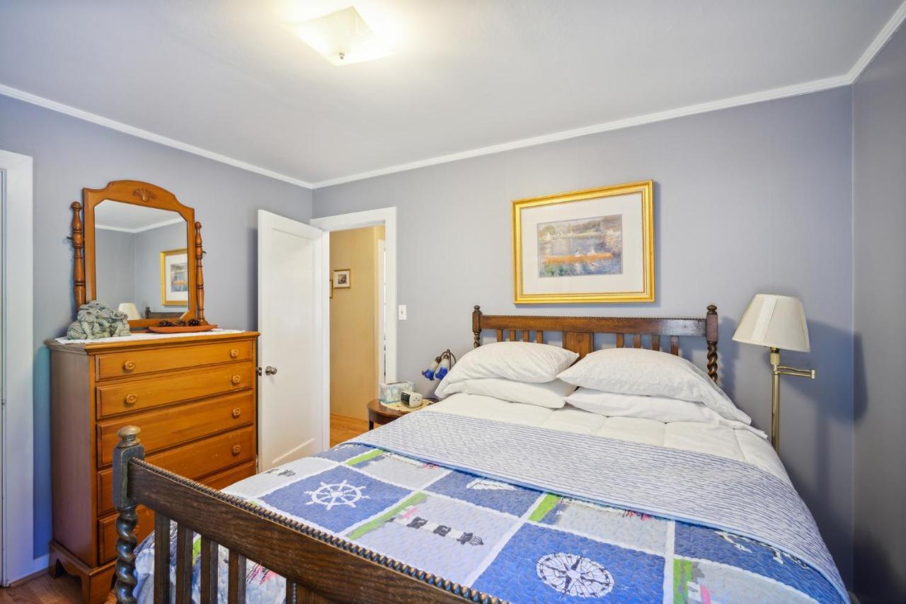 Holiday home Charming Pet Friendly Coastal Getaway *