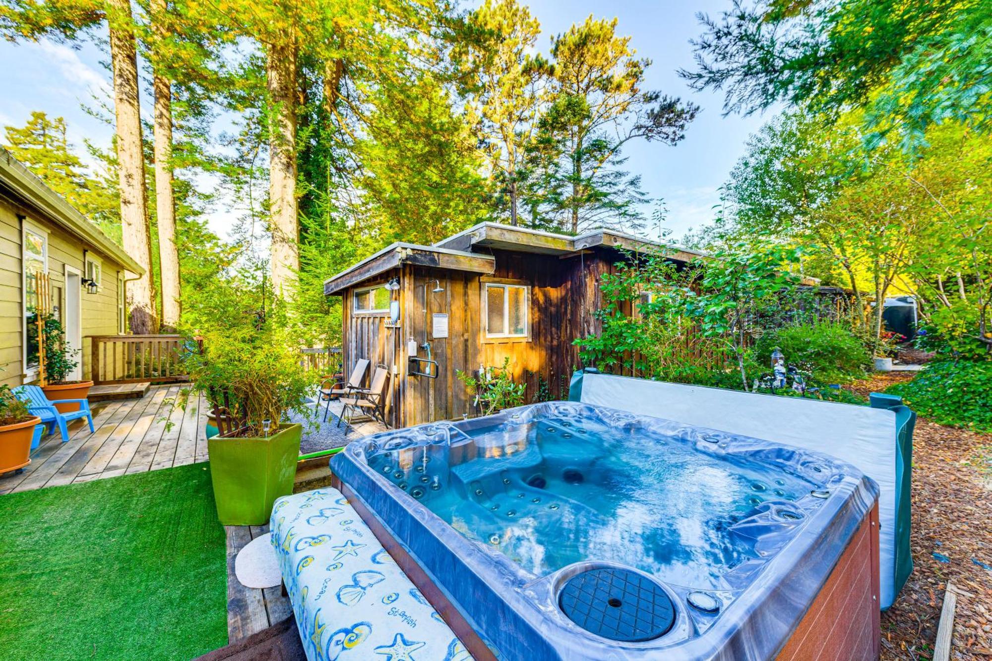 Bragg Secret Garden With Hot Tub, Views Fort Bragg