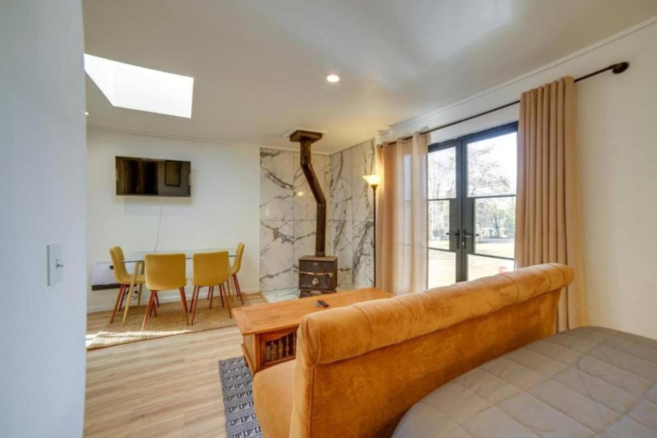 Premier Countryside Oasis Near Holiday home