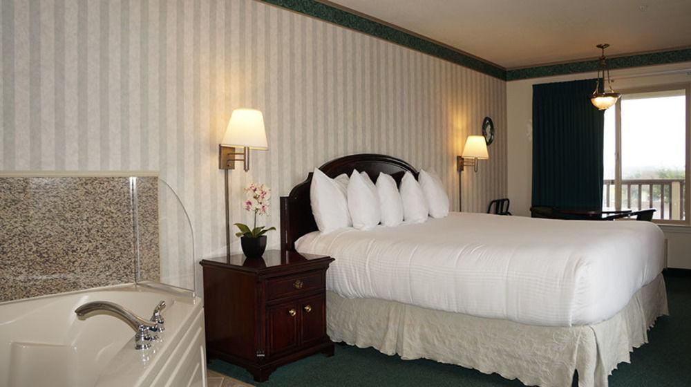 Emerald Dolphin & Mini Golf Hotel