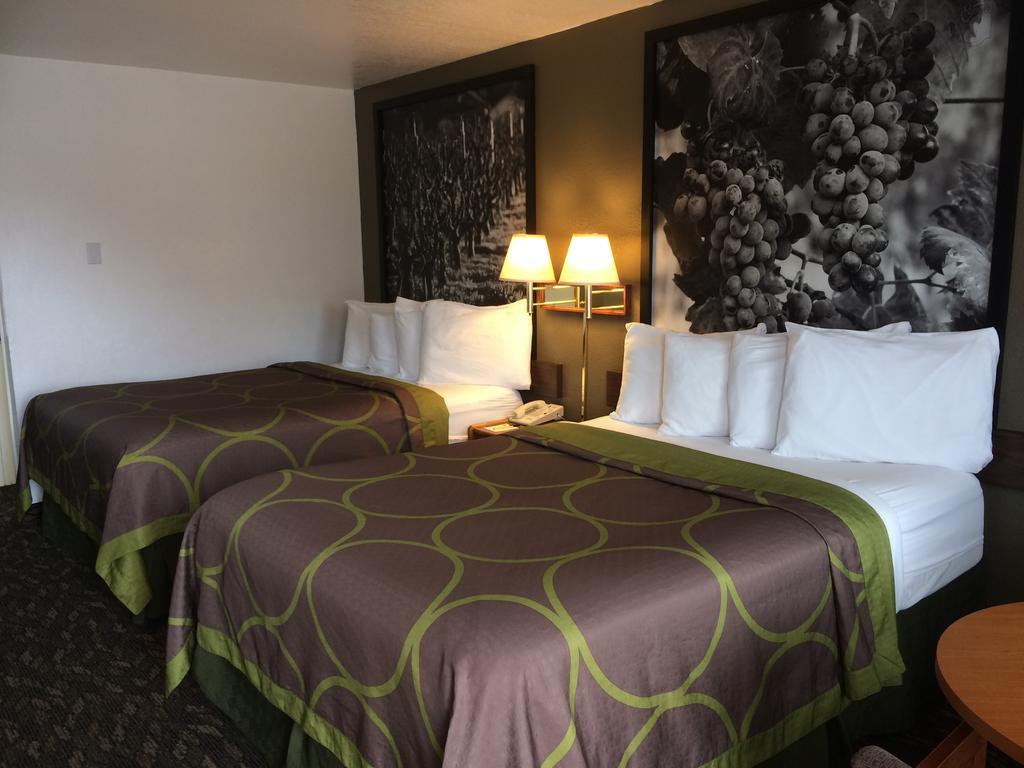 Motel Super 8 By Wyndham Bragg 2*