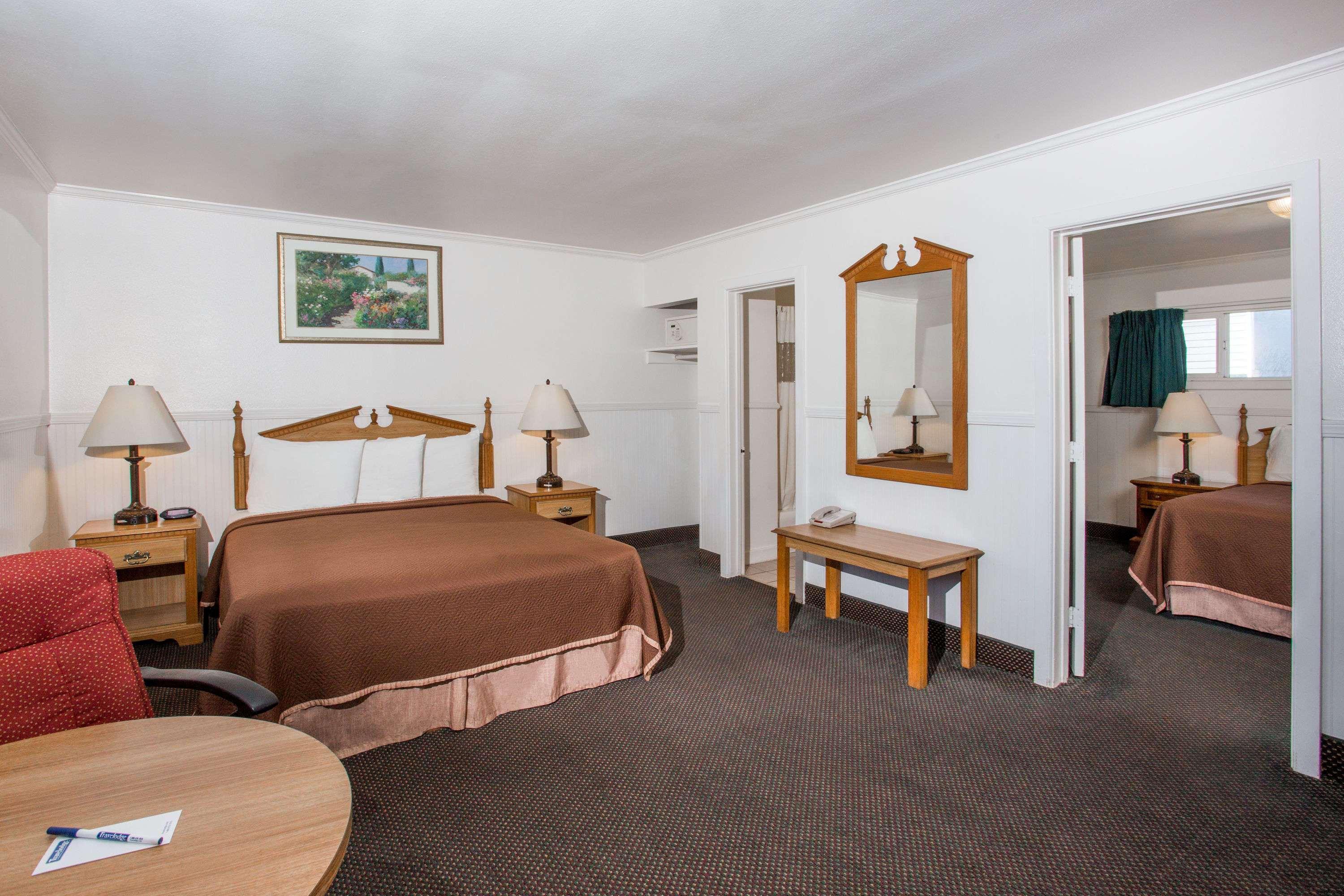 Motel 9 Glass