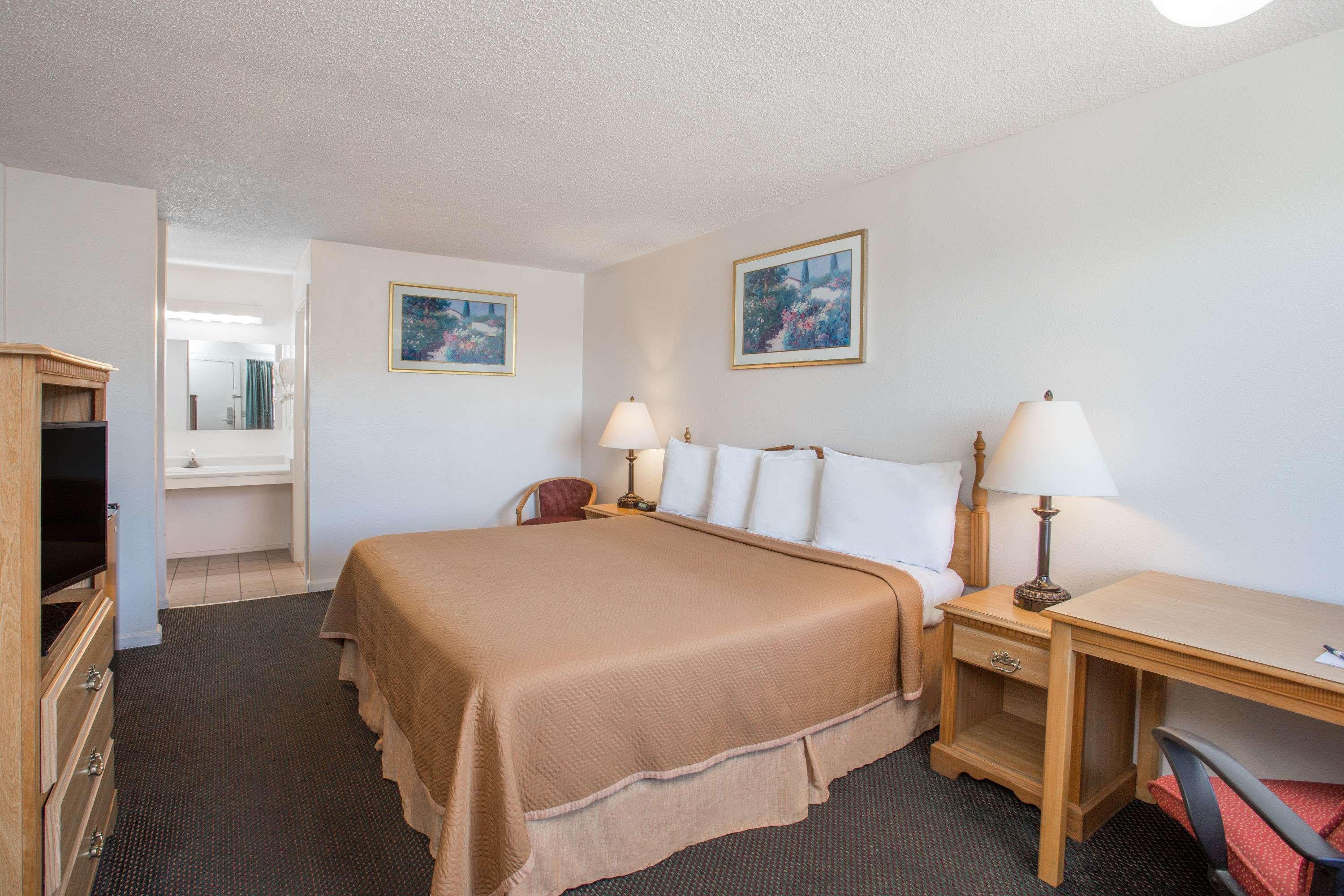 Motel 9 Glass 2*