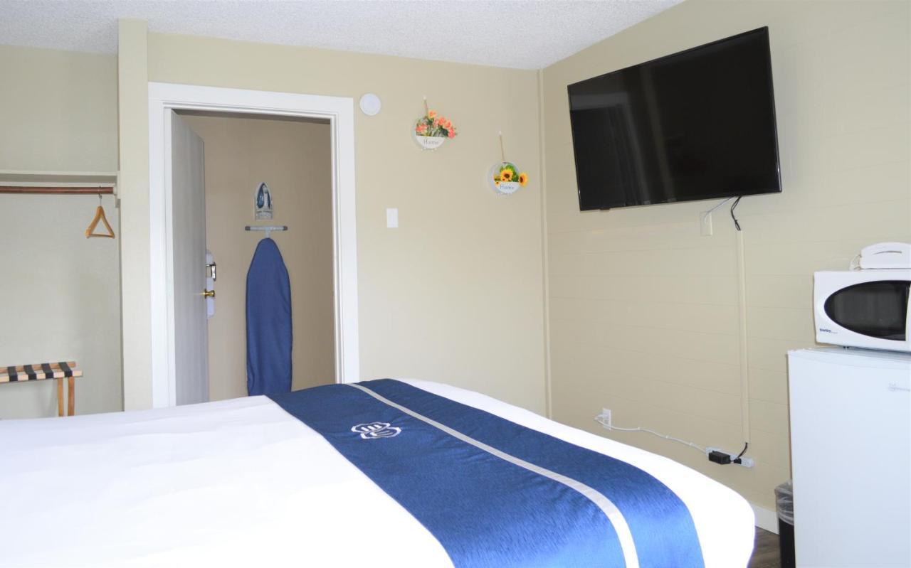 Motel 9 Glass Fort Bragg