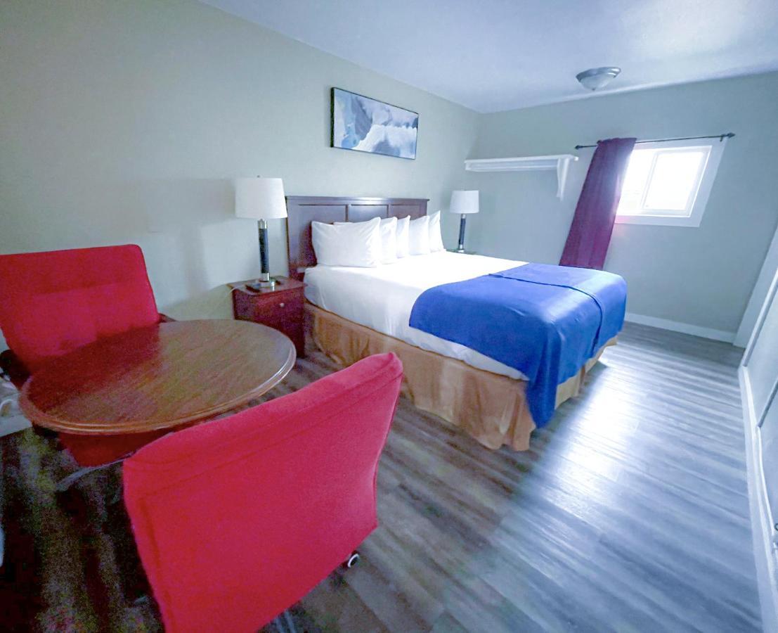 9 Glass Motel