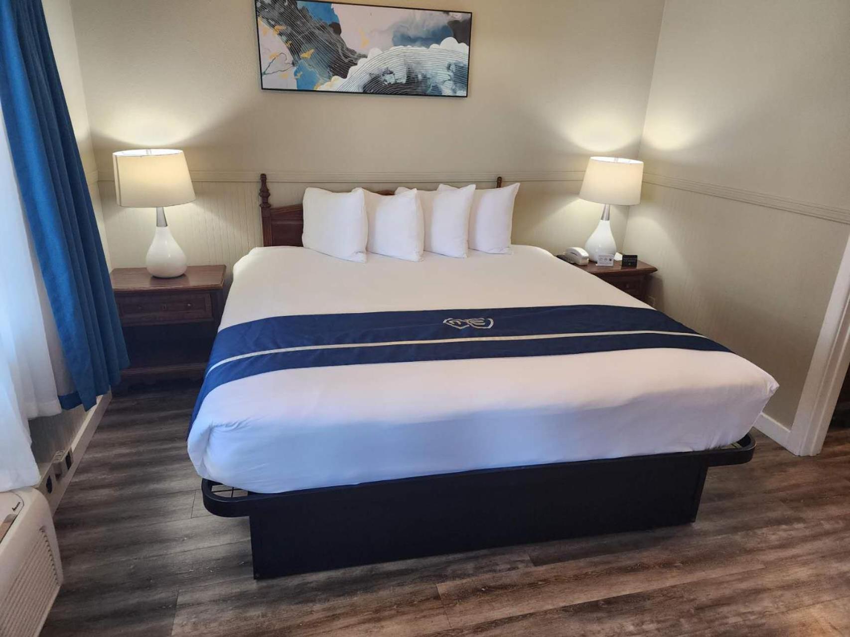 9 Glass Motel
