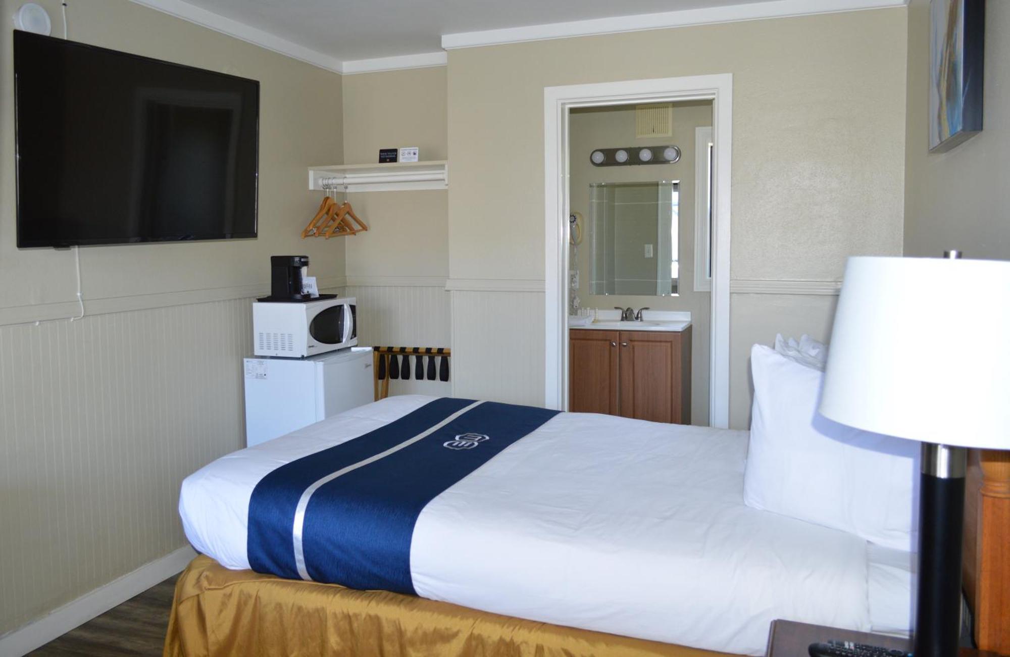 9 Glass Motel Fort Bragg